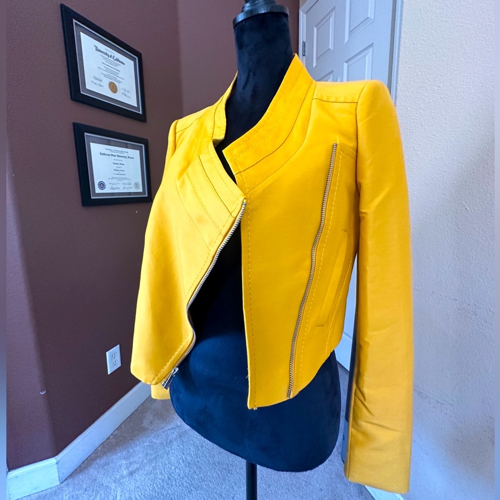 Brand new with tags cropped jacket. Super cute! Too small for me.